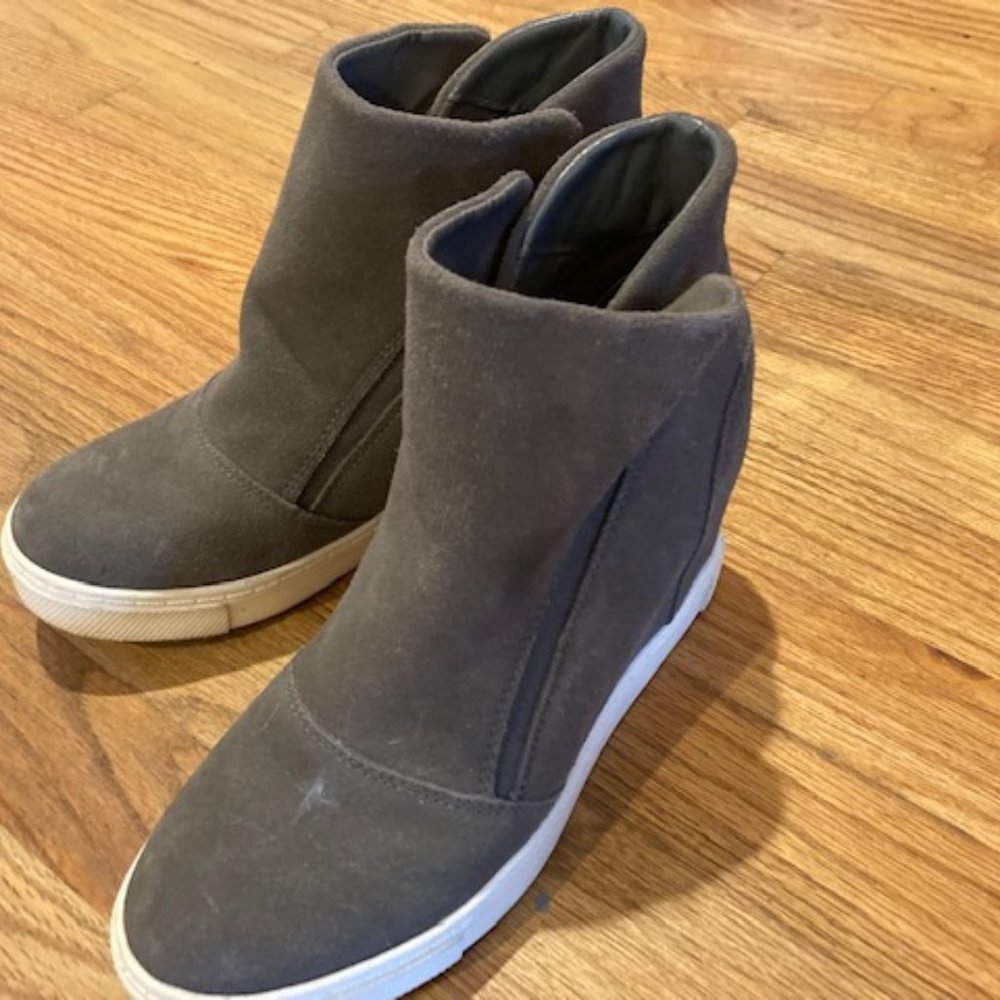 Grey Heel Tennis Shoes Size 7